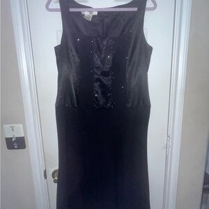 Evan Picone Black Sleeveless Midi Dress